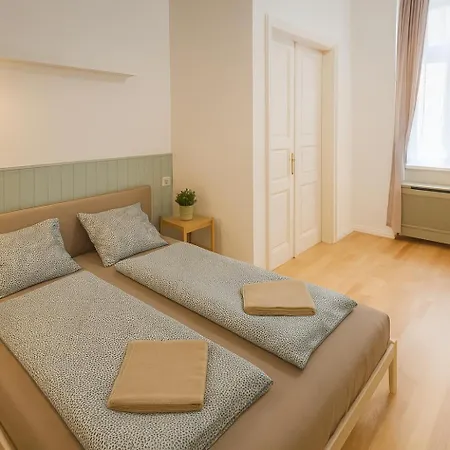 Maria With Little Hang Out Place Apartamento Budapest